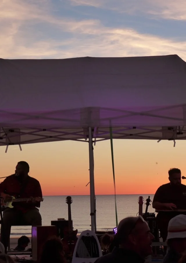 1 Live Music Franck Et Damien Photo Mitch At The Beach
