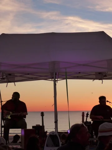 1 Live Music Franck Und Damien Foto Mitch At The Beach