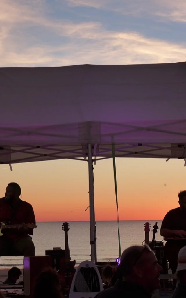 1 Live Music Franck Et Damien Photo Mitch At The Beach