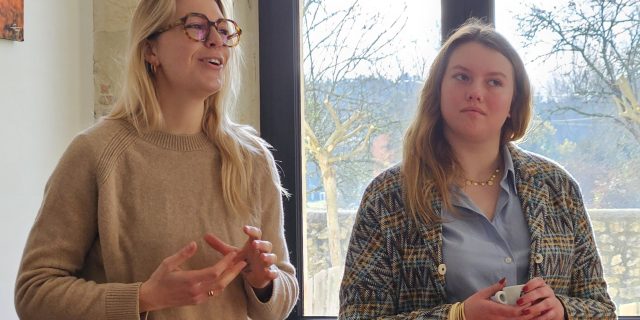 Présentation de L'immortelle, restaurant italien ayant obtenu le label Valeurs Parc, et Monta de fleurs, fleuriste à Vendays qui créer un service de qualité